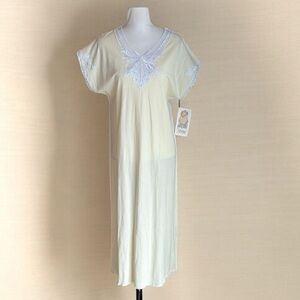 NWT Verena Yellow Nightgown with White Lace and V-Neckline S